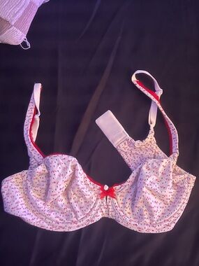 Victoria's Secret White Printed Underwire Bra with Red Accents